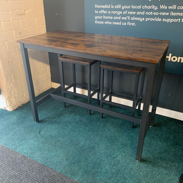 Breakfast bar and stools