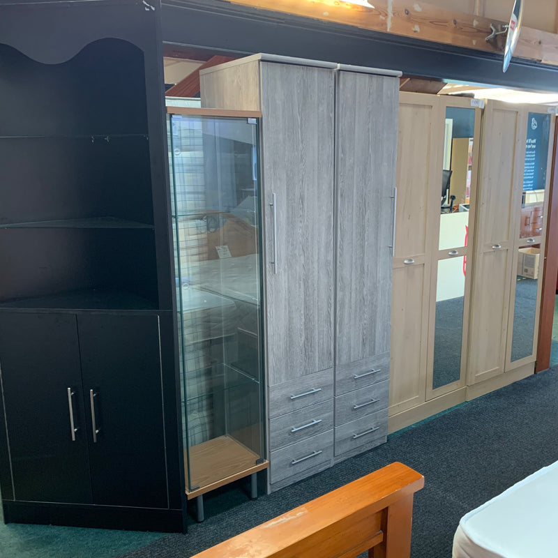 Single wardrobe