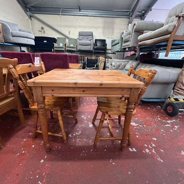 Kitchen table 2 chairs