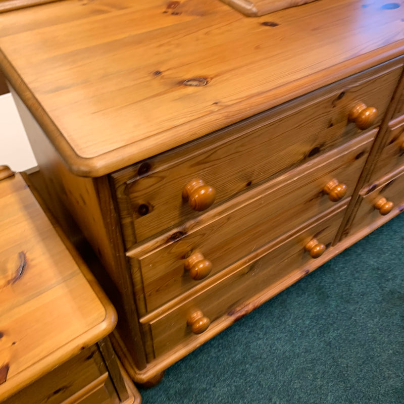 Chest of drawers