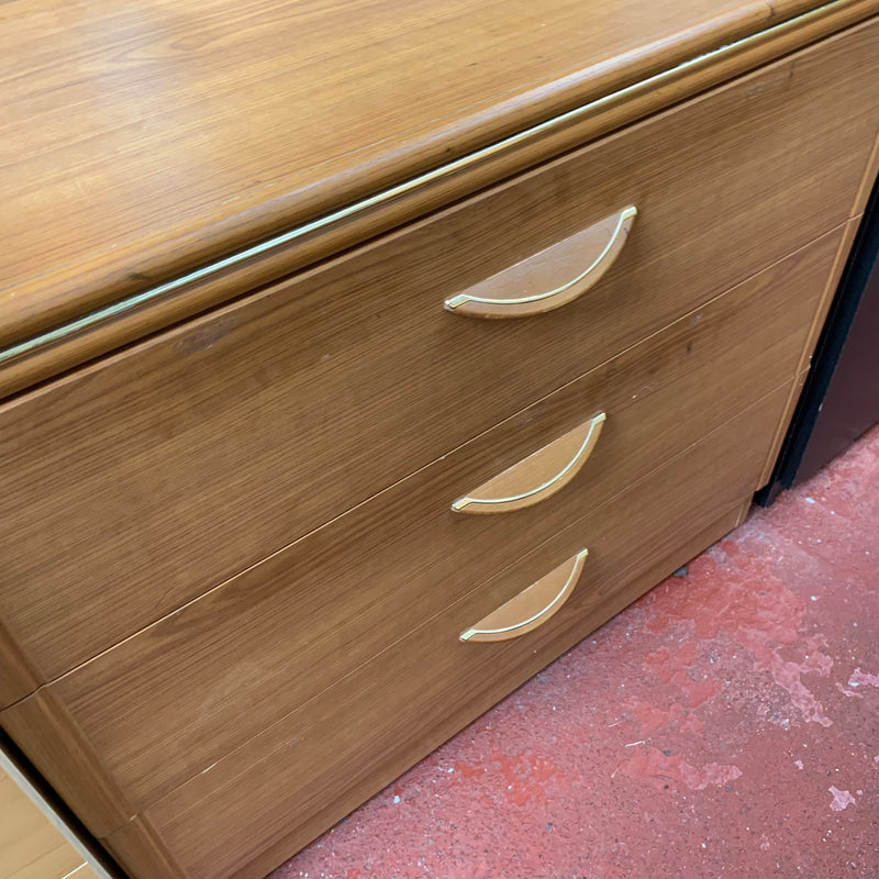 Chest of drawers