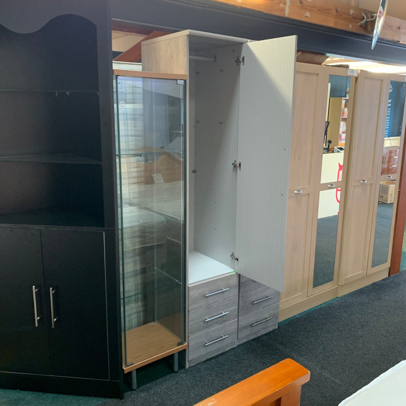 Single wardrobe