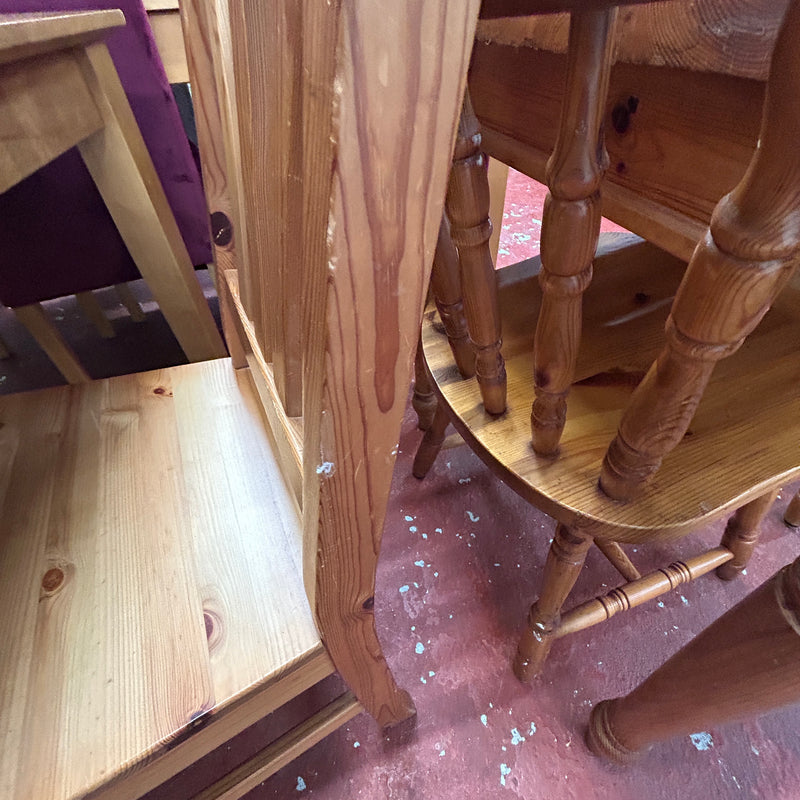 Kitchen Table and 2 chairs