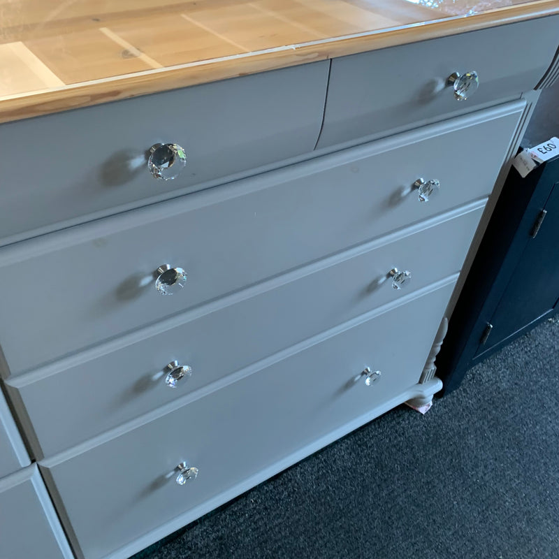 Chest of drawers