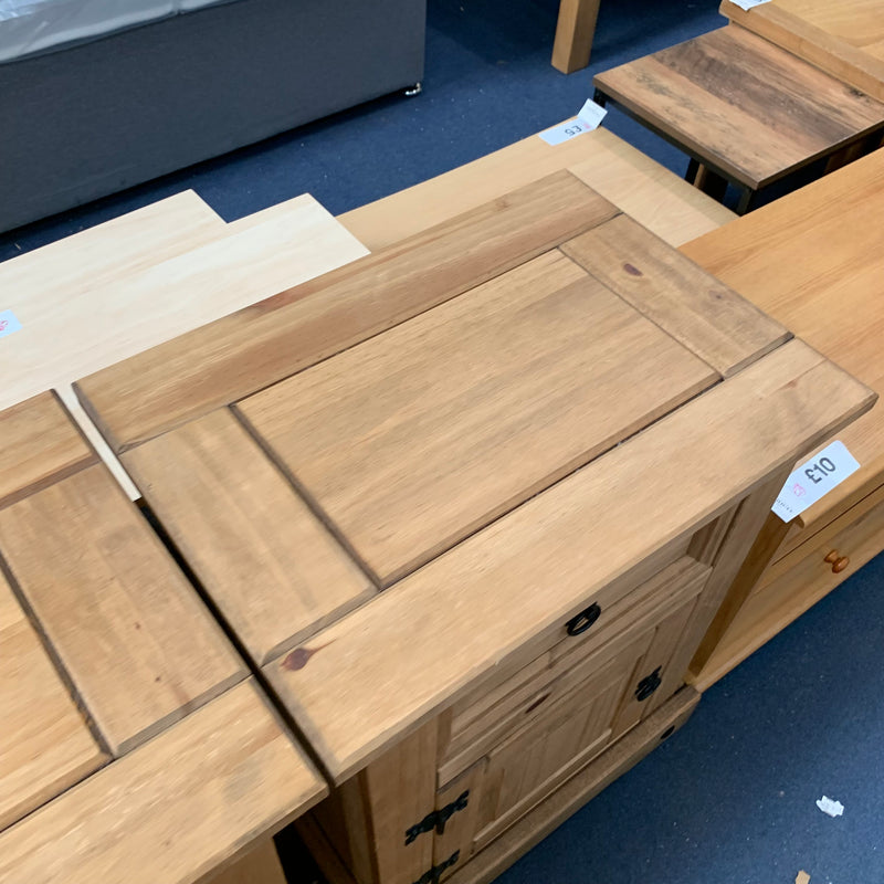 Bedside cabinets
