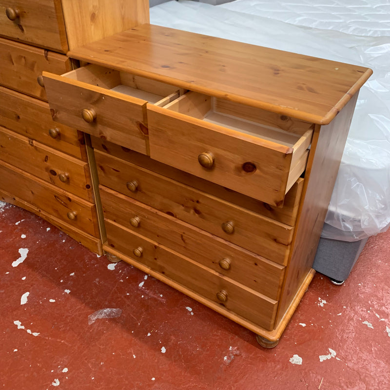 Chest of drawers