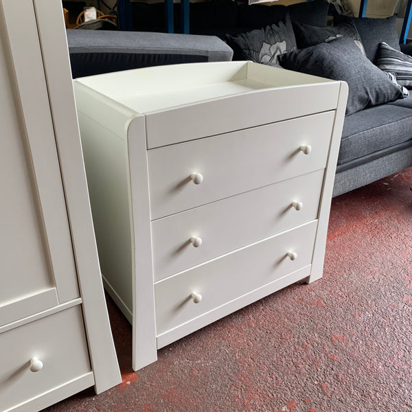 Chest of drawers