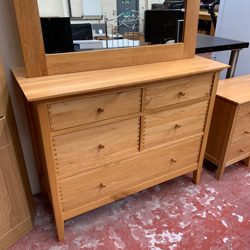 Chest of drawers