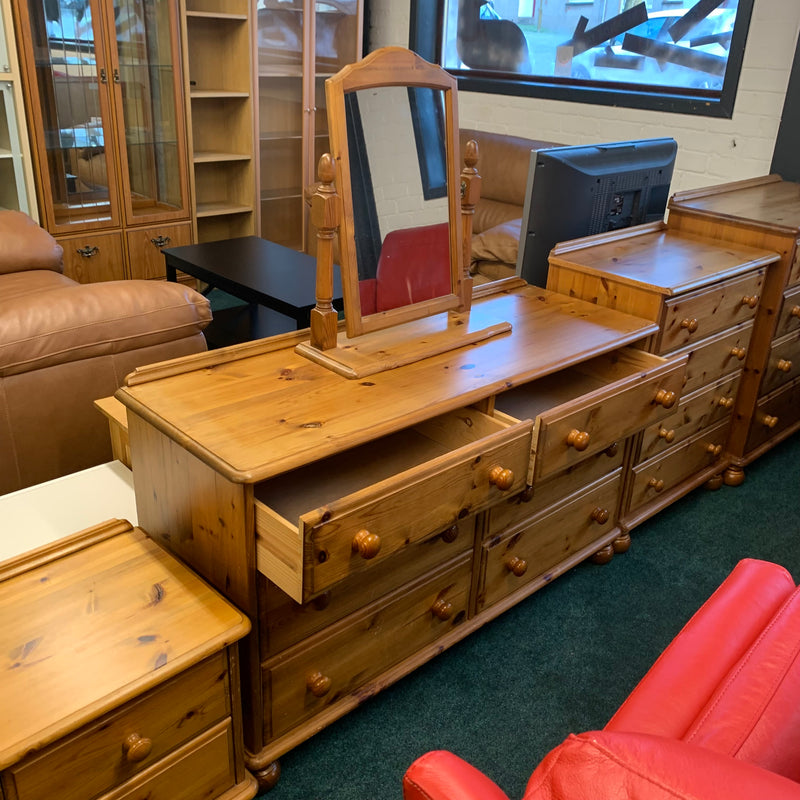 Chest of drawers