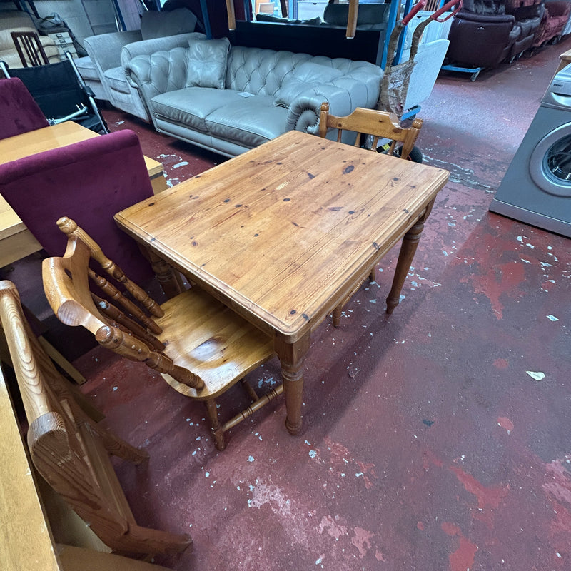 Kitchen table 2 chairs