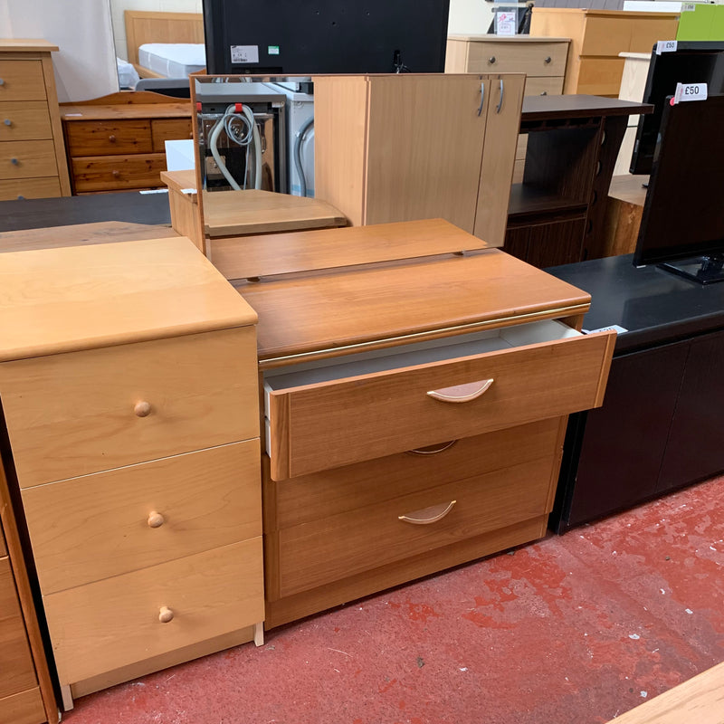 Chest of drawers