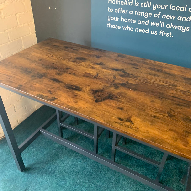 Breakfast bar and stools