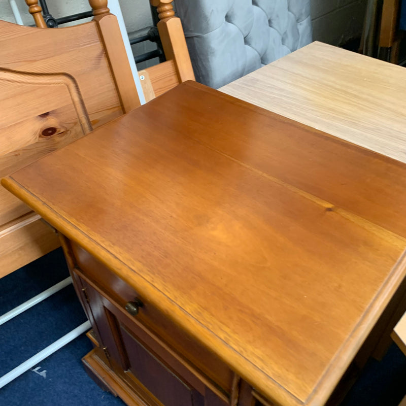 Bedside cabinet