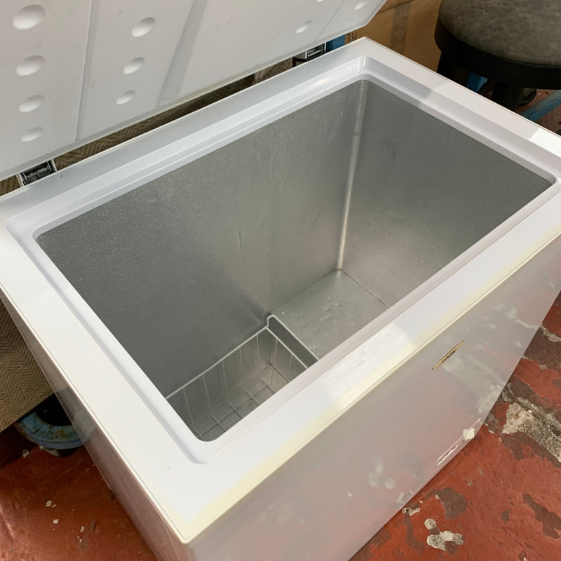 LOGIK freezer
