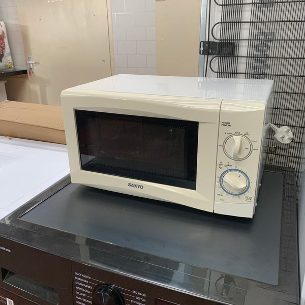 SANYO microwave