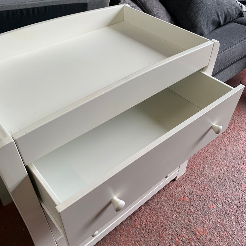 Chest of drawers