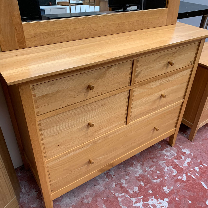 Chest of drawers