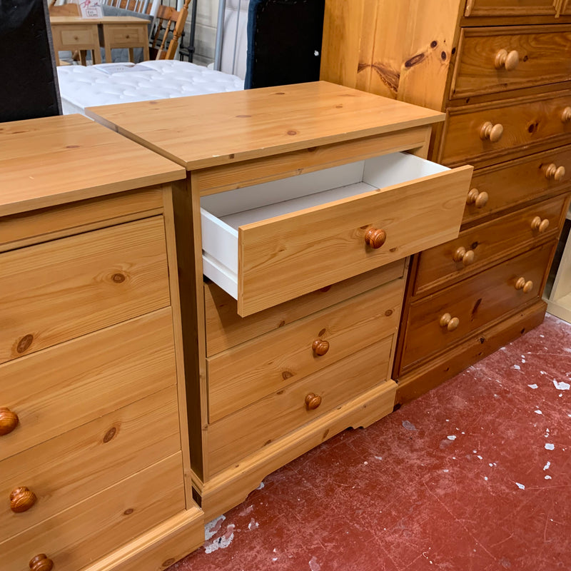 Chest of drawers