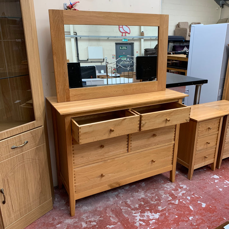 Chest of drawers
