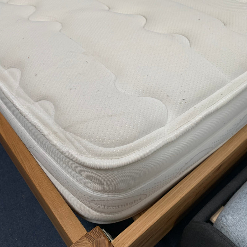 King size bed