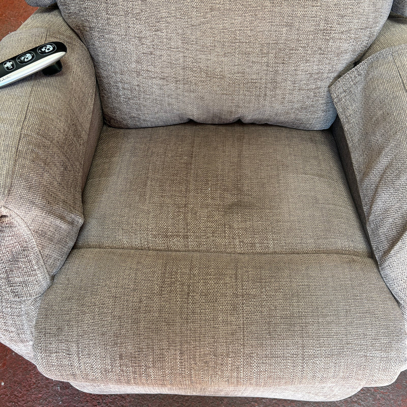 Rise and recliner armchair