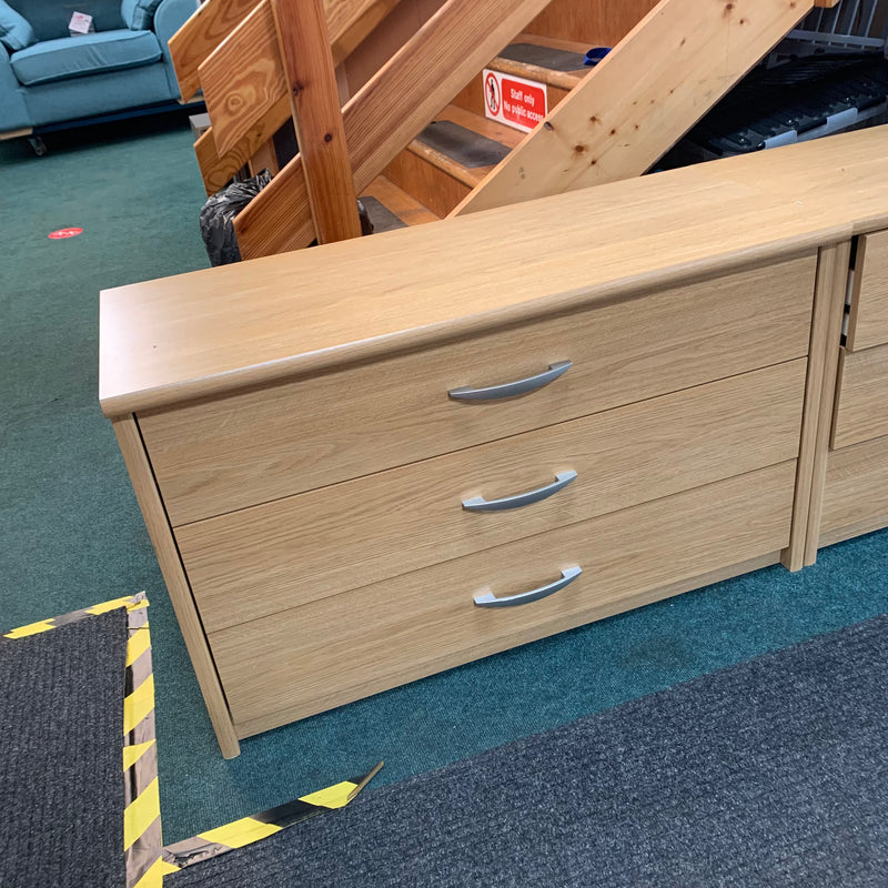 Chest of drawers