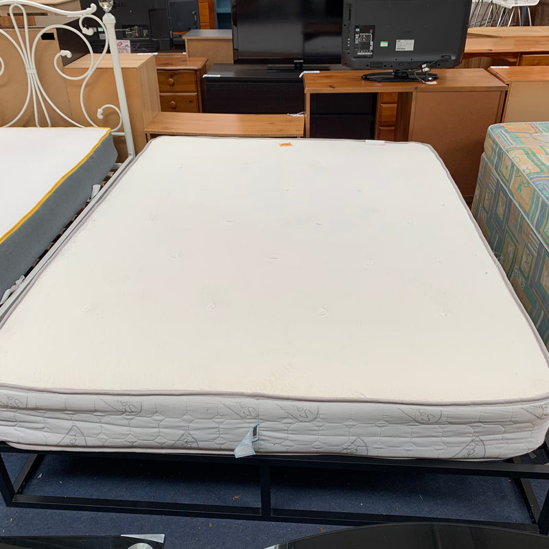 King size bed