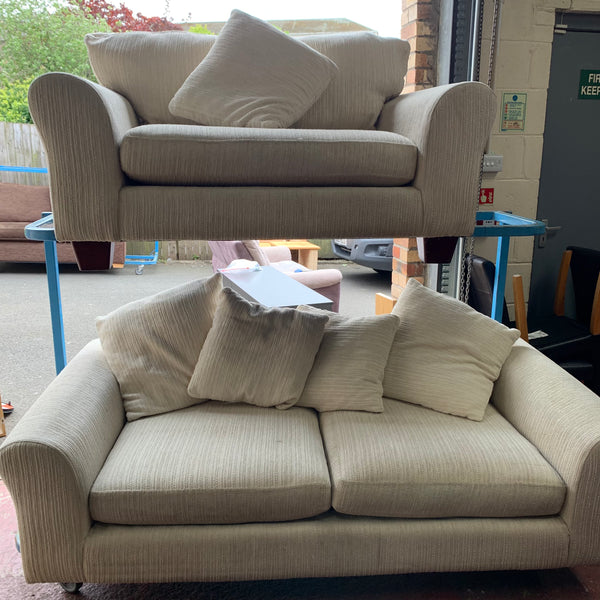 3 seater sofa and cuddle chair
