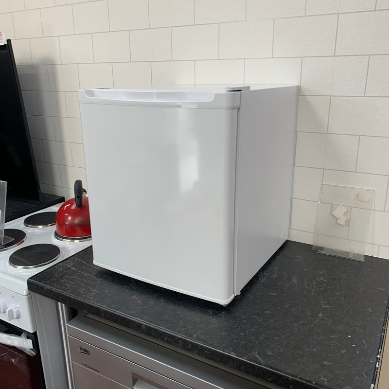 CURRYS fridge