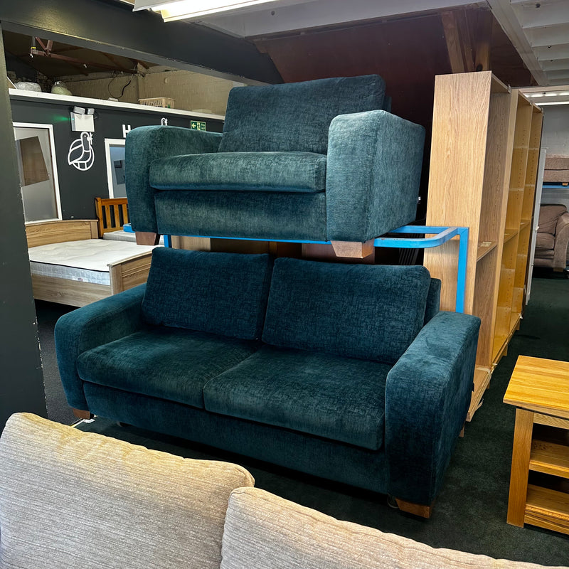 4 seater sofa and cuddle chair
