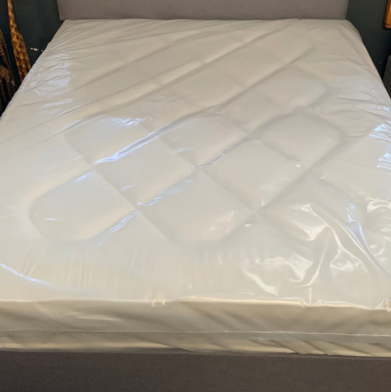 NEW complete king size bed